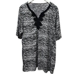 LIZ CLAIBORNE Tunic Top Plus Size 1X Slinky Stretch Black White Print Soutache